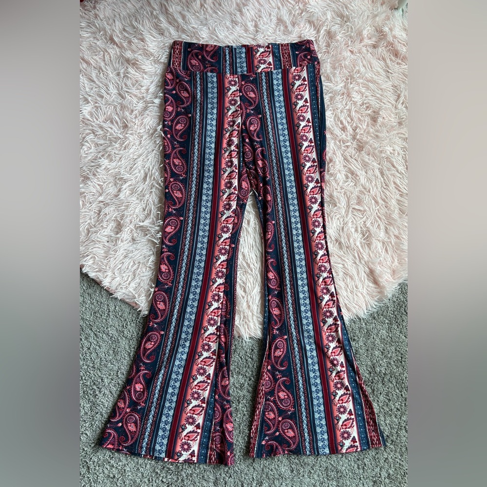 No Boundaries Bohemian Paisley Mid Rise Elastic Stretch Waist Flared Leggings